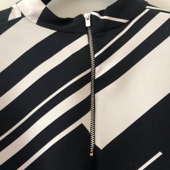 CLASSIC Black and White Patterned Blouse - Picture 3 of 5